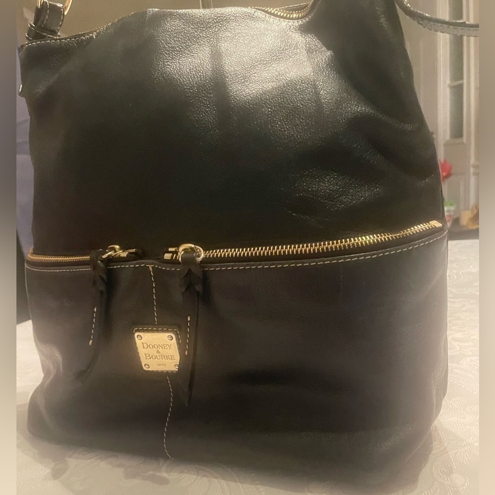 - Dooney & Bourke Large Dillen Bag -GUC - Picture 4 of 16